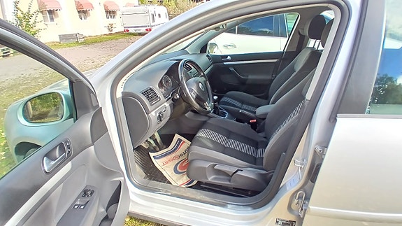 Volkswagen Golf V 2 of 7