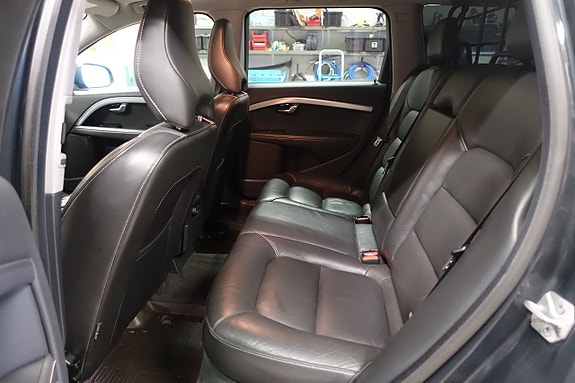 Volvo V70 18 of 30