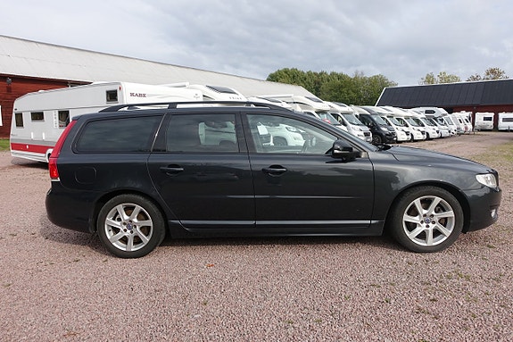 Volvo V70 2 of 30