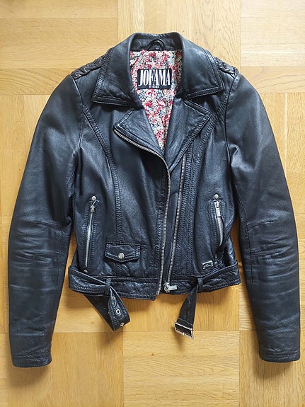 Product image 1 of 2