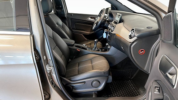 Mercedes-Benz B200 3 of 20