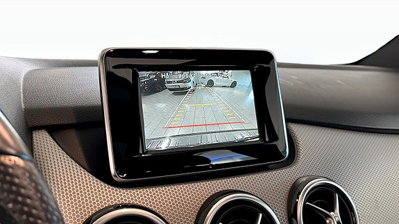 Mercedes-Benz B200 12 of 20
