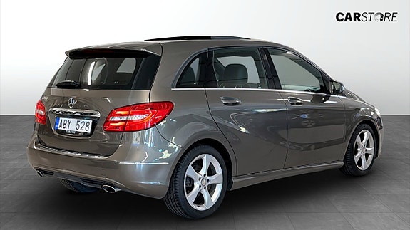 Mercedes-Benz B200 2 of 20
