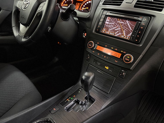 Toyota Avensis 11 of 17