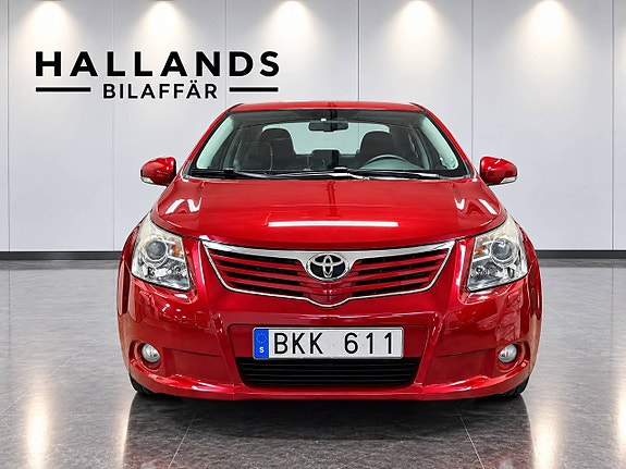 Toyota Avensis 2 of 17