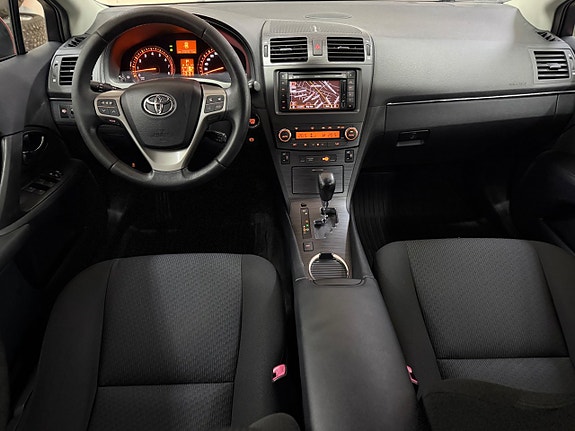 Toyota Avensis 9 of 17