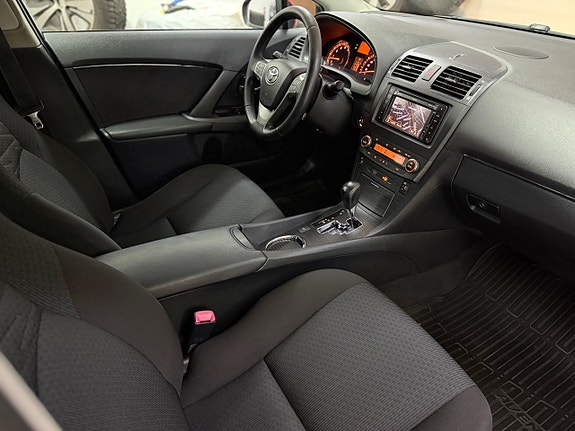 Toyota Avensis 12 of 17