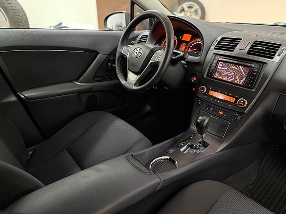 Toyota Avensis 13 of 17