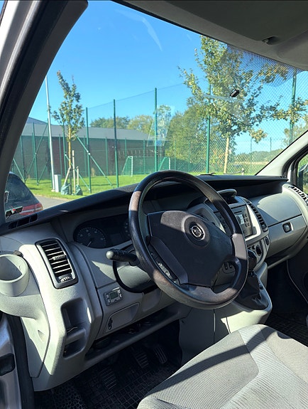 Opel Vivaro 9 of 11