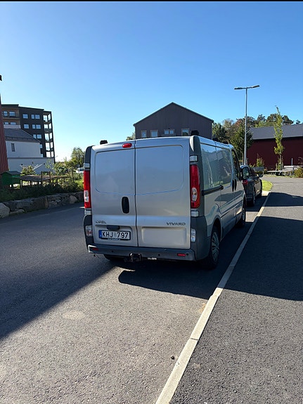 Opel Vivaro 2 of 11