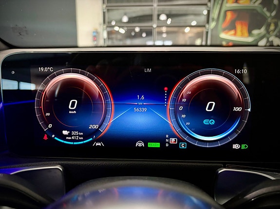Mercedes-Benz EQB300 18 of 22