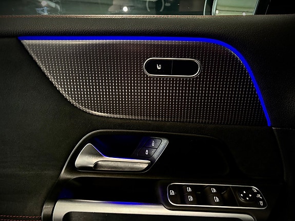 Mercedes-Benz EQB300 20 of 22