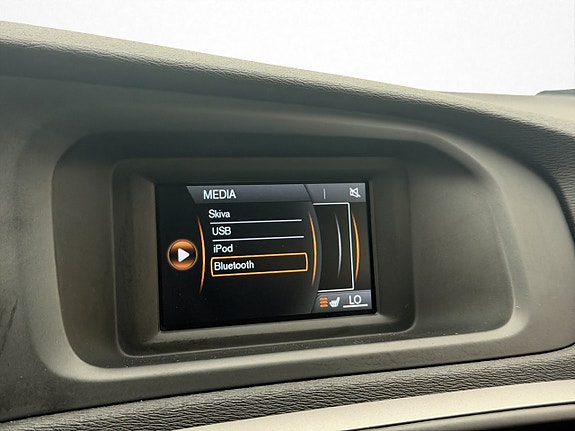 Volvo V40 19 of 28
