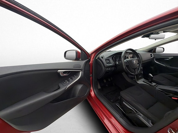 Volvo V40 10 of 28