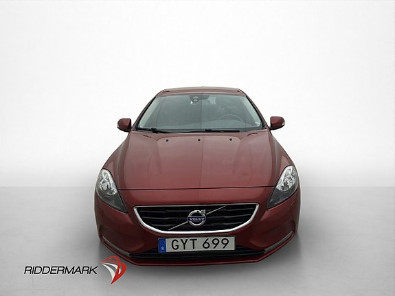 Volvo V40 2 of 28