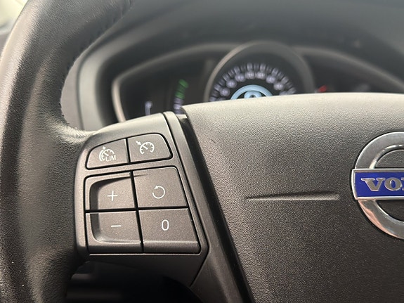 Volvo V40 14 of 28