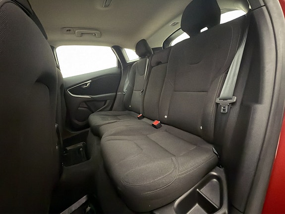 Volvo V40 21 of 28