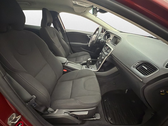 Volvo V40 22 of 28