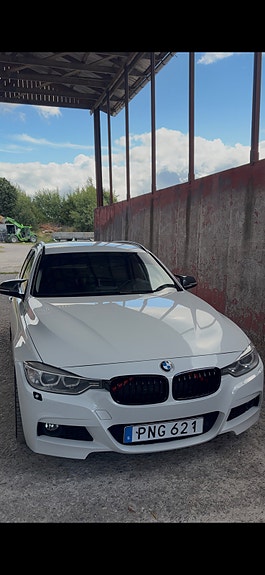 BMW 320d 3 of 5