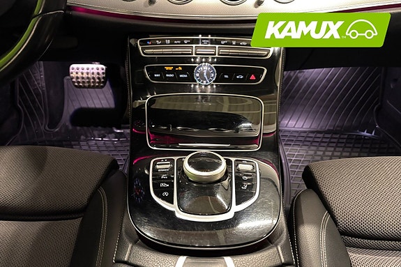 Mercedes-Benz E200 11 of 23