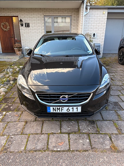 Volvo V40 2 of 13