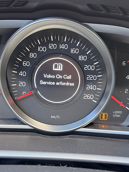 Volvo V40 11 of 13