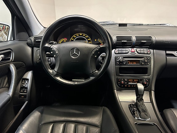 Mercedes-Benz C32 13 of 28