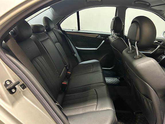Mercedes-Benz C32 19 of 28