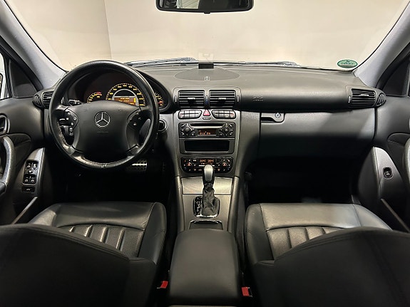 Mercedes-Benz C32 12 of 28