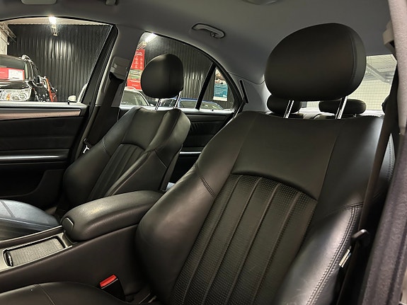 Mercedes-Benz C32 16 of 28