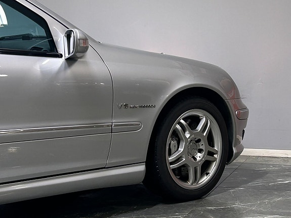 Mercedes-Benz C32 11 of 28
