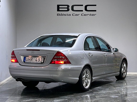 Mercedes-Benz C32 9 of 28