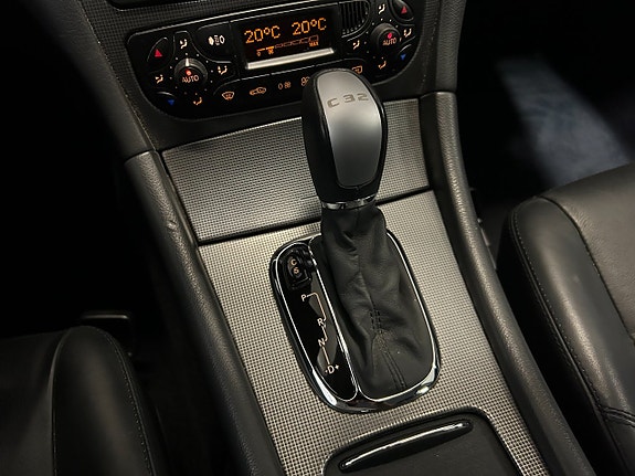 Mercedes-Benz C32 25 of 28