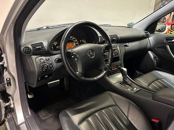 Mercedes-Benz C32 15 of 28