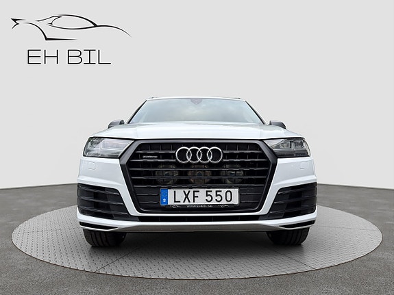 Audi Q7 2 of 19