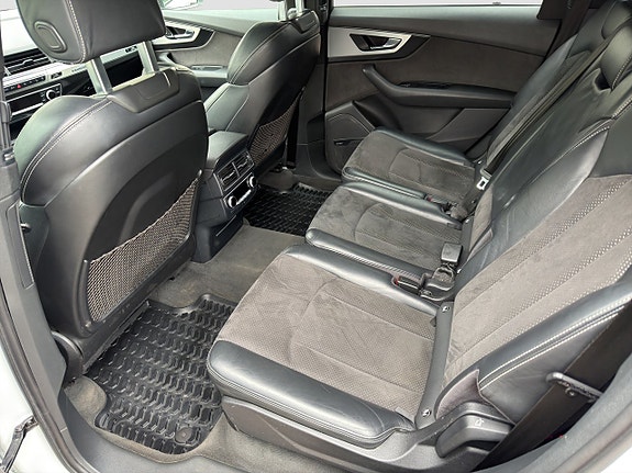 Audi Q7 12 of 19