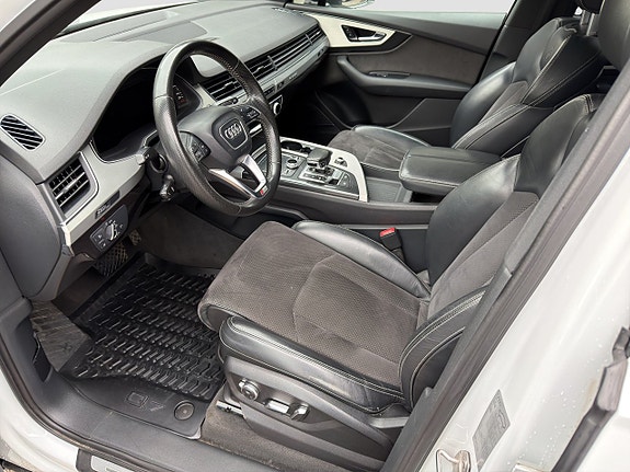 Audi Q7 9 of 19