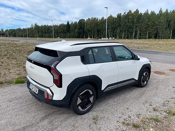 Kia EV3 2 of 3