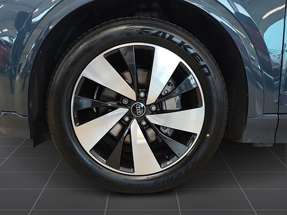 Audi Q6 e-tron 7 of 25