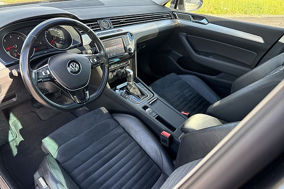 Volkswagen Passat 13 of 21