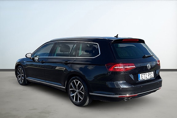 Volkswagen Passat 3 of 21
