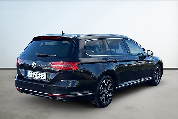 Volkswagen Passat 5 of 21