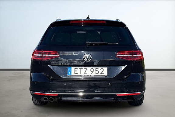 Volkswagen Passat 4 of 21