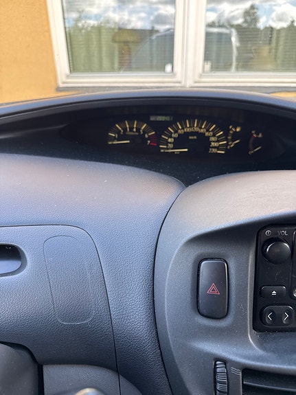 Toyota Previa 4 of 7
