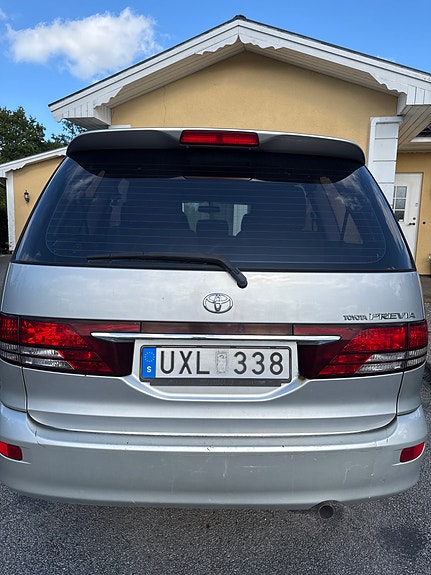 Toyota Previa 2 of 7