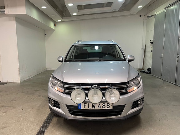 Volkswagen Tiguan 2 of 12