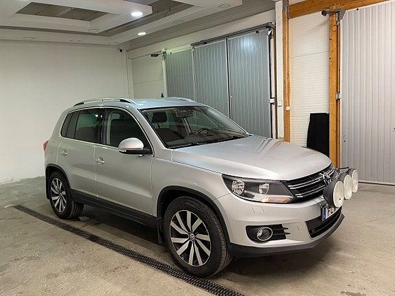 Volkswagen Tiguan 3 of 12