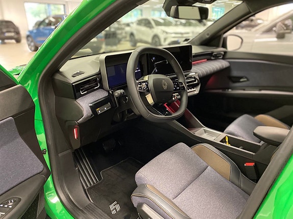 Renault 5 E-Tech 9 of 12