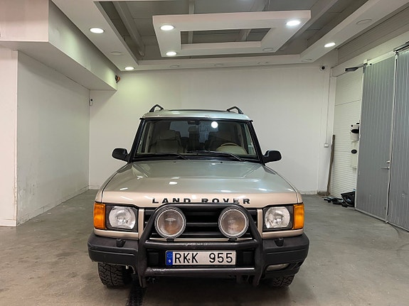 Land Rover Discovery 2 of 14