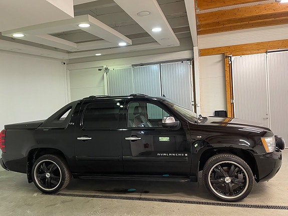 Chevrolet Avalanche 14 of 14